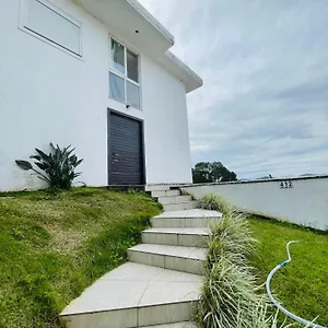 Meg House Quarto em Acomodações Particulares